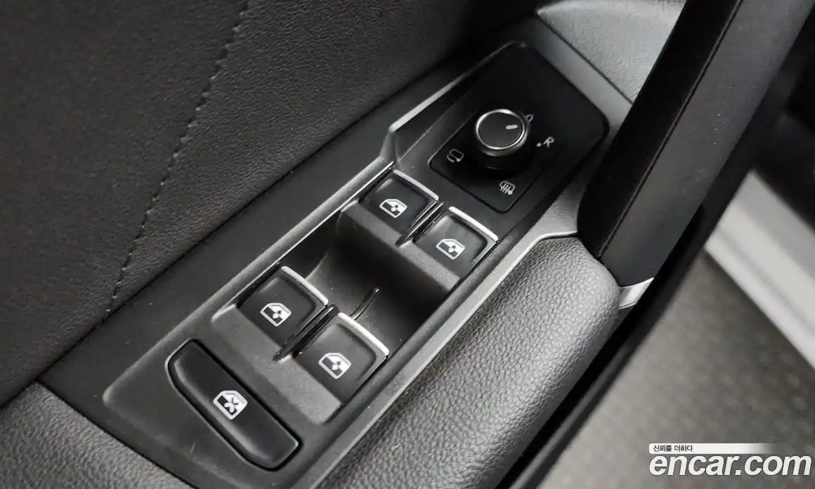 Volkswagen Tiguan 2018 2.0 автомат (гидро), фото 37