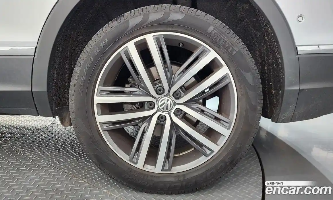 Volkswagen Tiguan 2018 2.0 автомат (гидро), фото 7