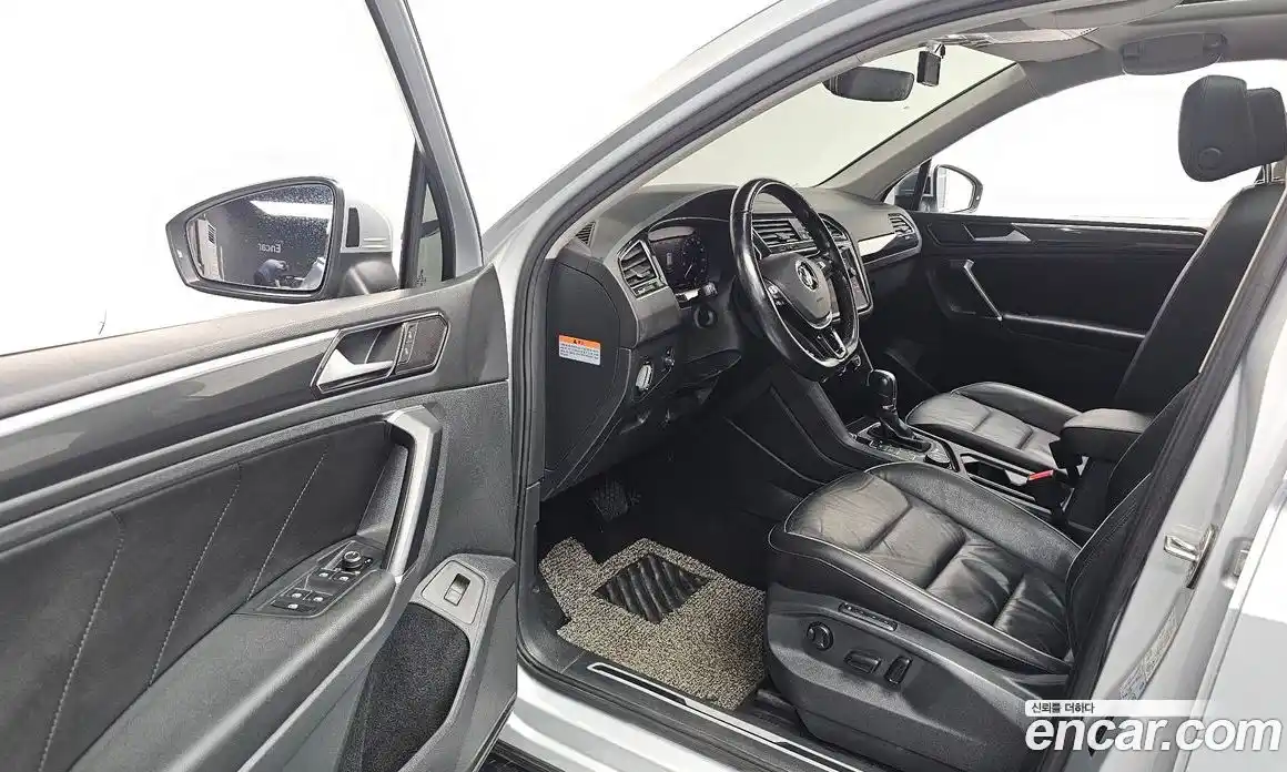 Volkswagen Tiguan 2018 2.0 автомат (гидро), фото 13