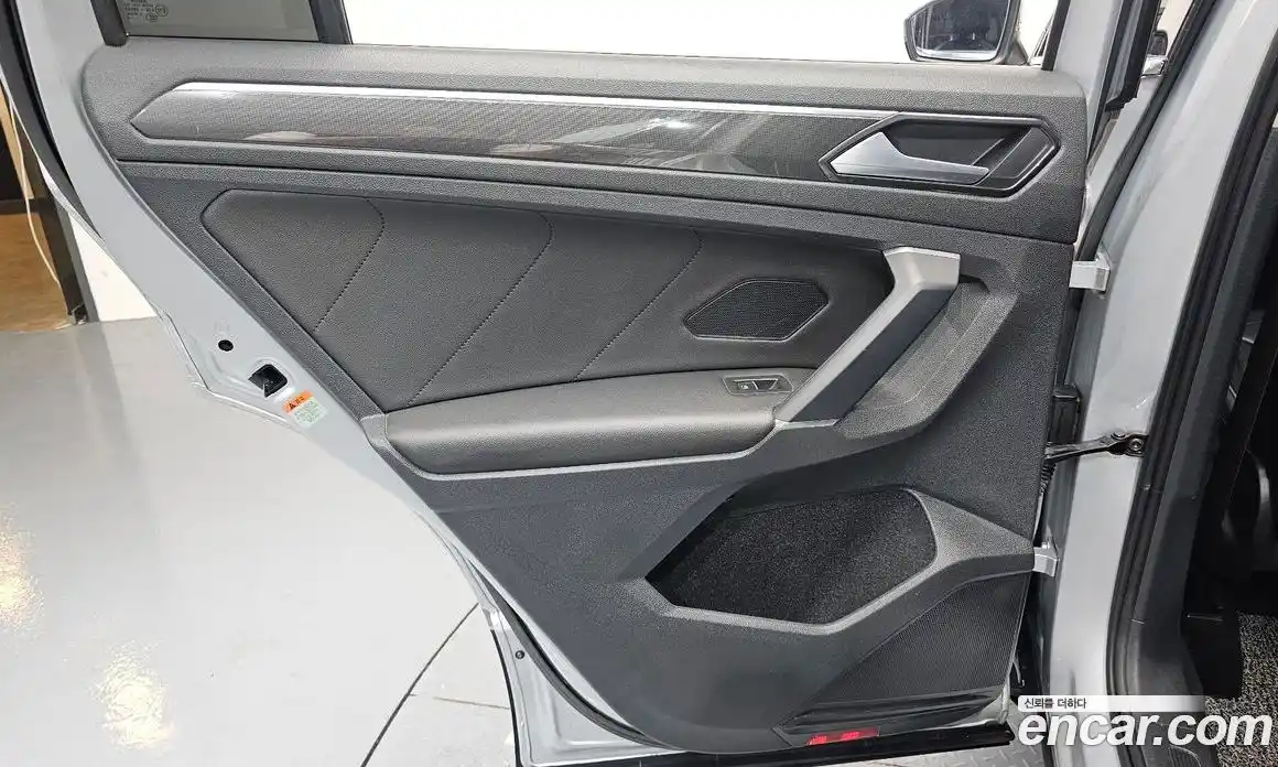 Volkswagen Tiguan 2018 2.0 автомат (гидро), фото 15