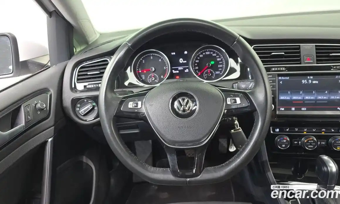 Volkswagen Golf 2015 2.0 автомат (гидро), фото 13