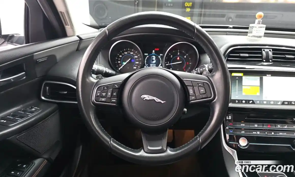 Jaguar XE 2017 2.0 автомат (гидро), фото 13 Jaguar XE 2017 2.0 автомат (гидро), фото 13