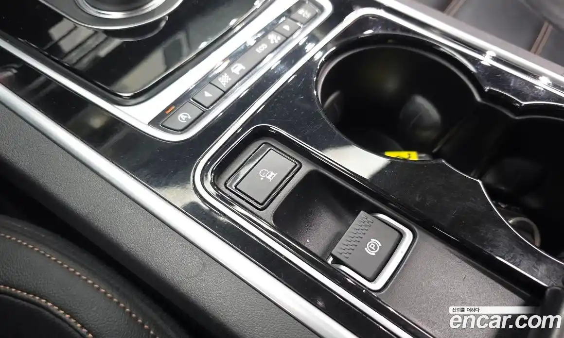 Jaguar XE 2017 2.0 автомат (гидро), фото 18 Jaguar XE 2017 2.0 автомат (гидро), фото 18