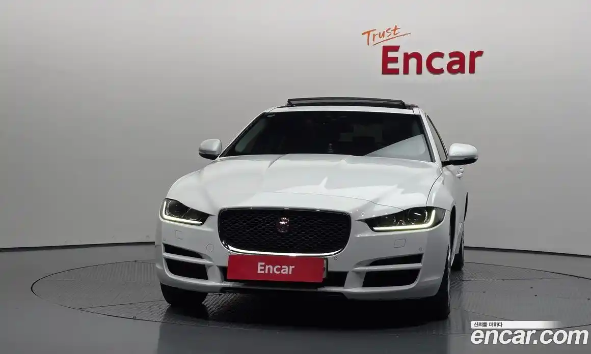 Jaguar XE 2017 2.0 автомат (гидро), фото 3 Jaguar XE 2017 2.0 автомат (гидро), фото 3
