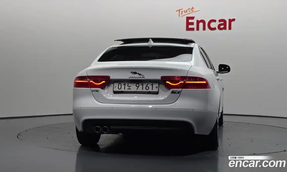 Jaguar XE 2017 2.0 автомат (гидро), фото 4 Jaguar XE 2017 2.0 автомат (гидро), фото 4