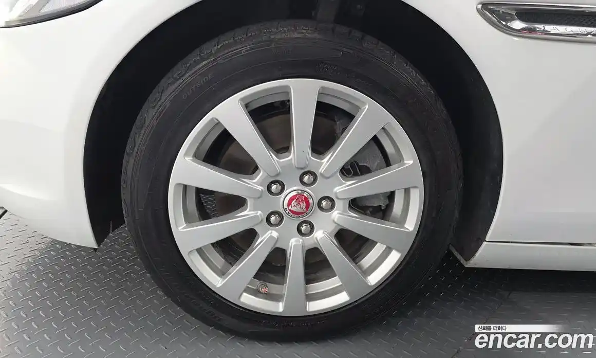 Jaguar XE 2017 2.0 автомат (гидро), фото 5 Jaguar XE 2017 2.0 автомат (гидро), фото 5