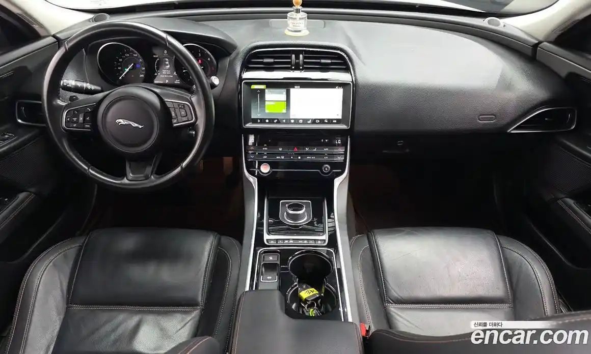Jaguar XE 2017 2.0 автомат (гидро), фото 7 Jaguar XE 2017 2.0 автомат (гидро), фото 7