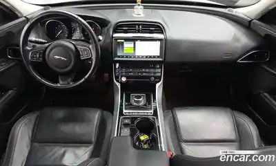 Jaguar XE 2017 2.0 автомат (гидро), миниатюра 7 Jaguar XE 2017 2.0 автомат (гидро), миниатюра 7