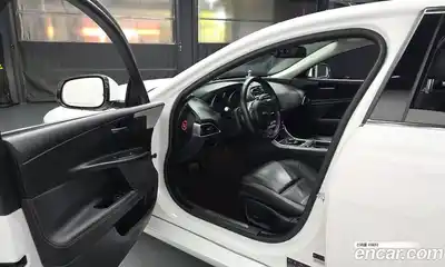 Jaguar XE 2017 2.0 автомат (гидро), миниатюра 10 Jaguar XE 2017 2.0 автомат (гидро), миниатюра 10