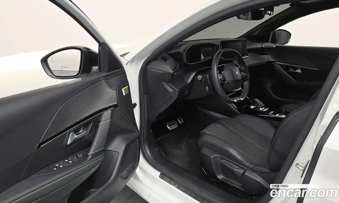 Peugeot 208 2022 0.1 автомат (гидро), фото 12