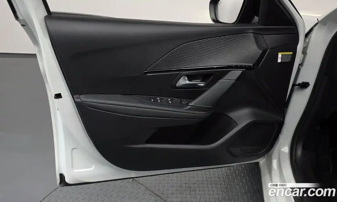 Peugeot 208 2022 0.1 автомат (гидро), фото 13