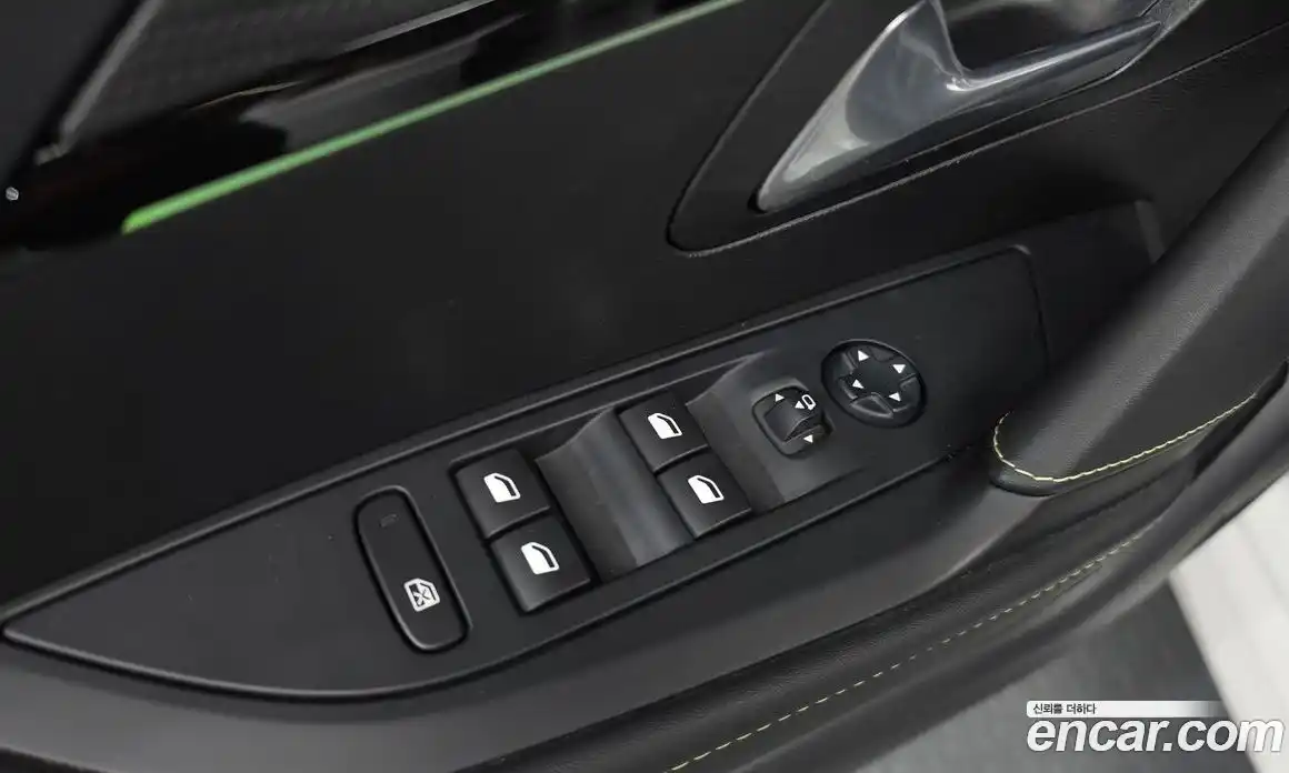 Peugeot 208 2022 0.1 автомат (гидро), фото 20