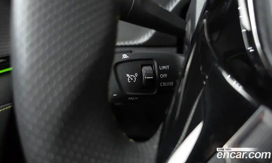 Peugeot 208 2022 0.1 автомат (гидро), фото 29
