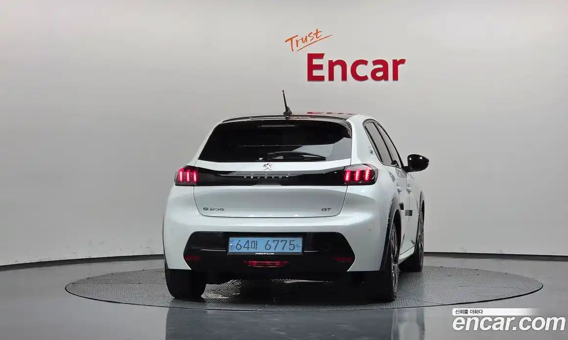 Peugeot 208 2022 0.1 автомат (гидро), фото 3
