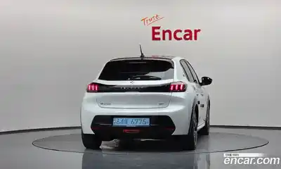 Peugeot 208 2022 0.1 автомат (гидро), миниатюра 3