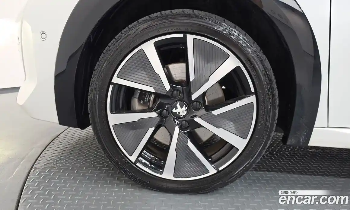 Peugeot 208 2022 0.1 автомат (гидро), фото 4