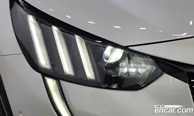 Peugeot 208 2022 0.1 автомат (гидро), миниатюра 7