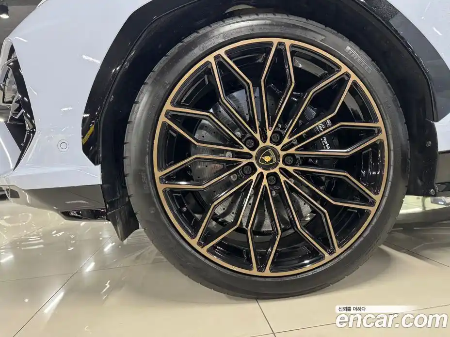 Lamborghini Urus 2025 4.0 автомат (гидро), фото 15 Lamborghini Urus 2025 4.0 автомат (гидро), фото 15