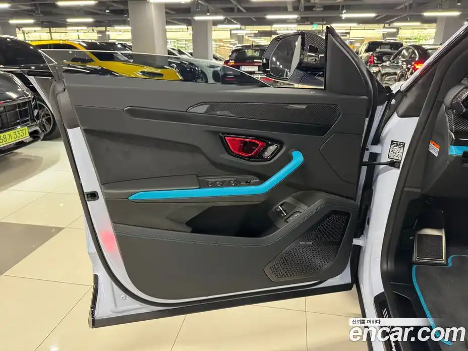 Lamborghini Urus 2025 4.0 автомат (гидро), фото 6 Lamborghini Urus 2025 4.0 автомат (гидро), фото 6