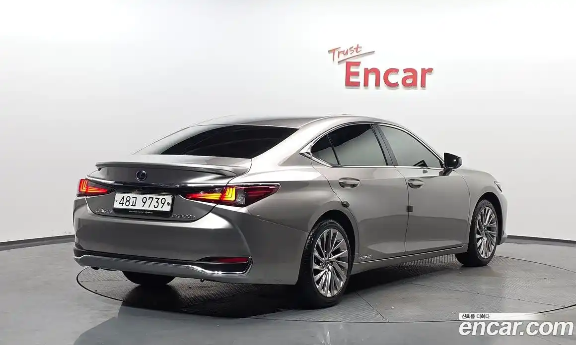 Lexus ES 2018 2.5 автомат (гидро), фото 2 Lexus ES 2018 2.5 автомат (гидро), фото 2