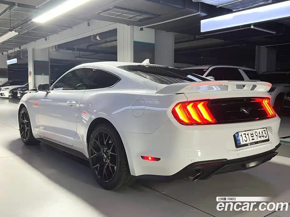 Ford Mustang 2023 2.3 автомат (гидро), фото 18