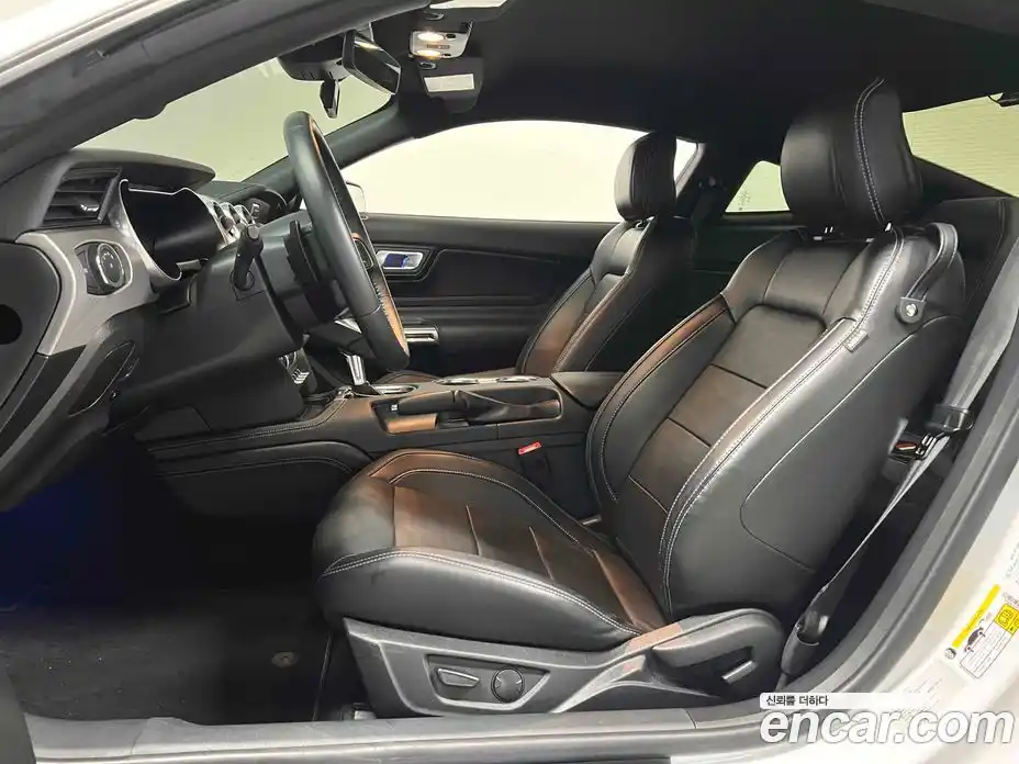 Ford Mustang 2023 2.3 автомат (гидро), фото 10