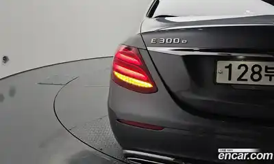 Mercedes-Benz E-Class 2020 2.0 автомат (гидро), миниатюра 9