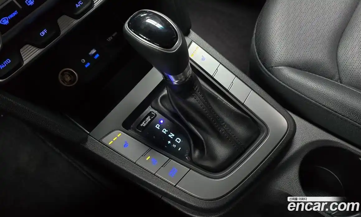 Hyundai Avante 2018 1.6 автомат (гидро), фото 12