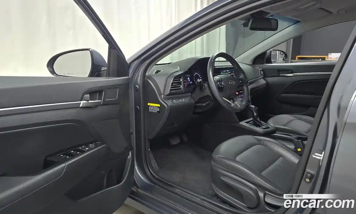 Hyundai Avante 2018 1.6 автомат (гидро), фото 13