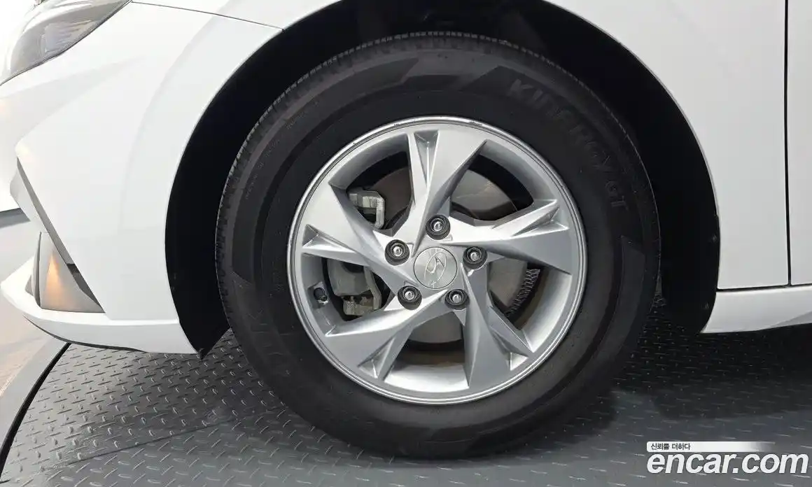 Hyundai Avante 2021 1.6 автомат (гидро), фото 5