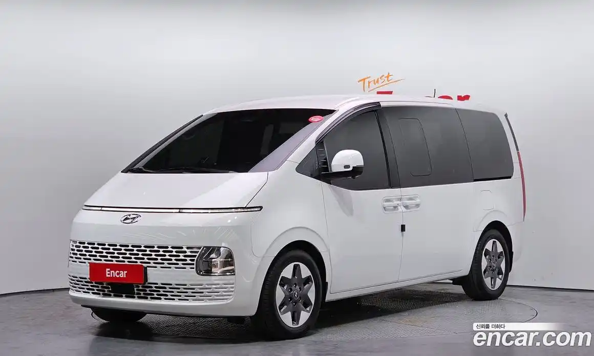 Hyundai Staria 2021 2.2 автомат (гидро), фото 1