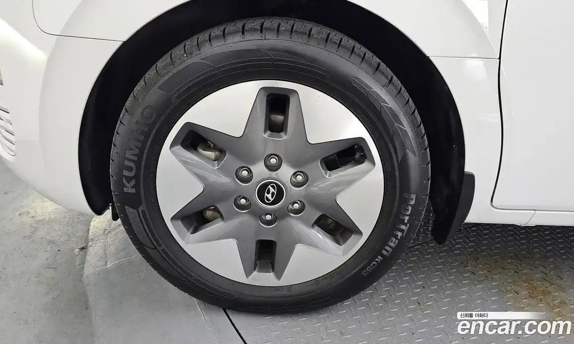 Hyundai Staria 2021 2.2 автомат (гидро), фото 5