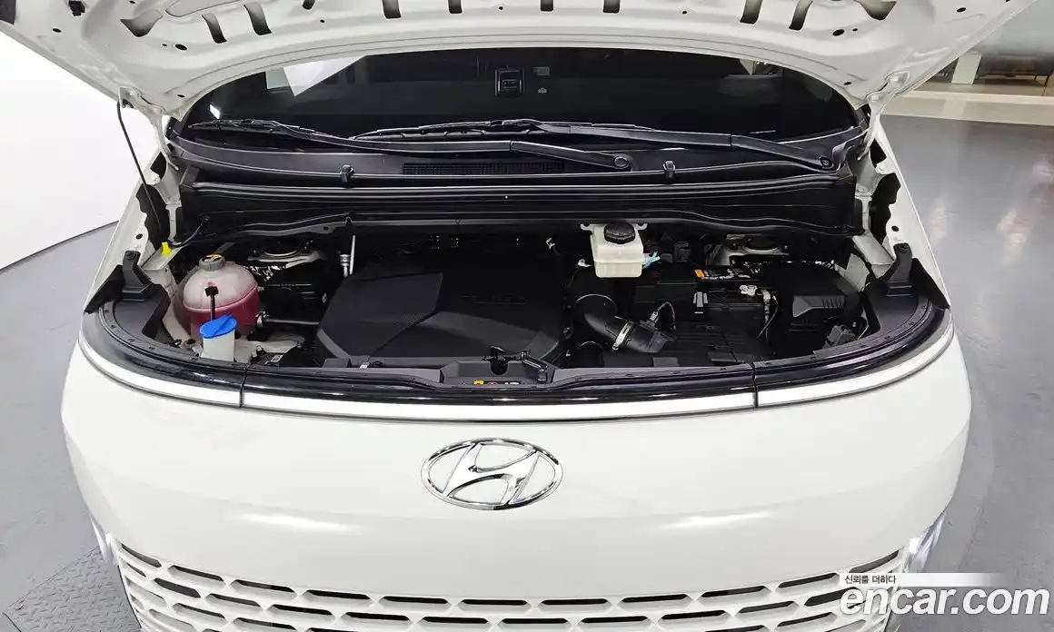 Hyundai Staria 2021 2.2 автомат (гидро), фото 6
