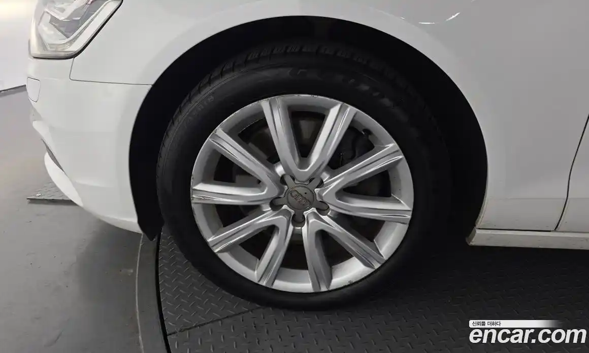 Audi A6 2012 3.0 автомат (гидро), фото 5