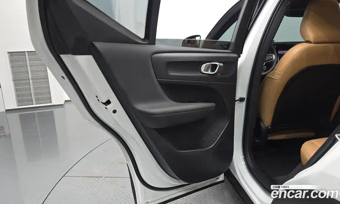 Volvo XC40 2021 2.0 автомат (гидро), фото 14