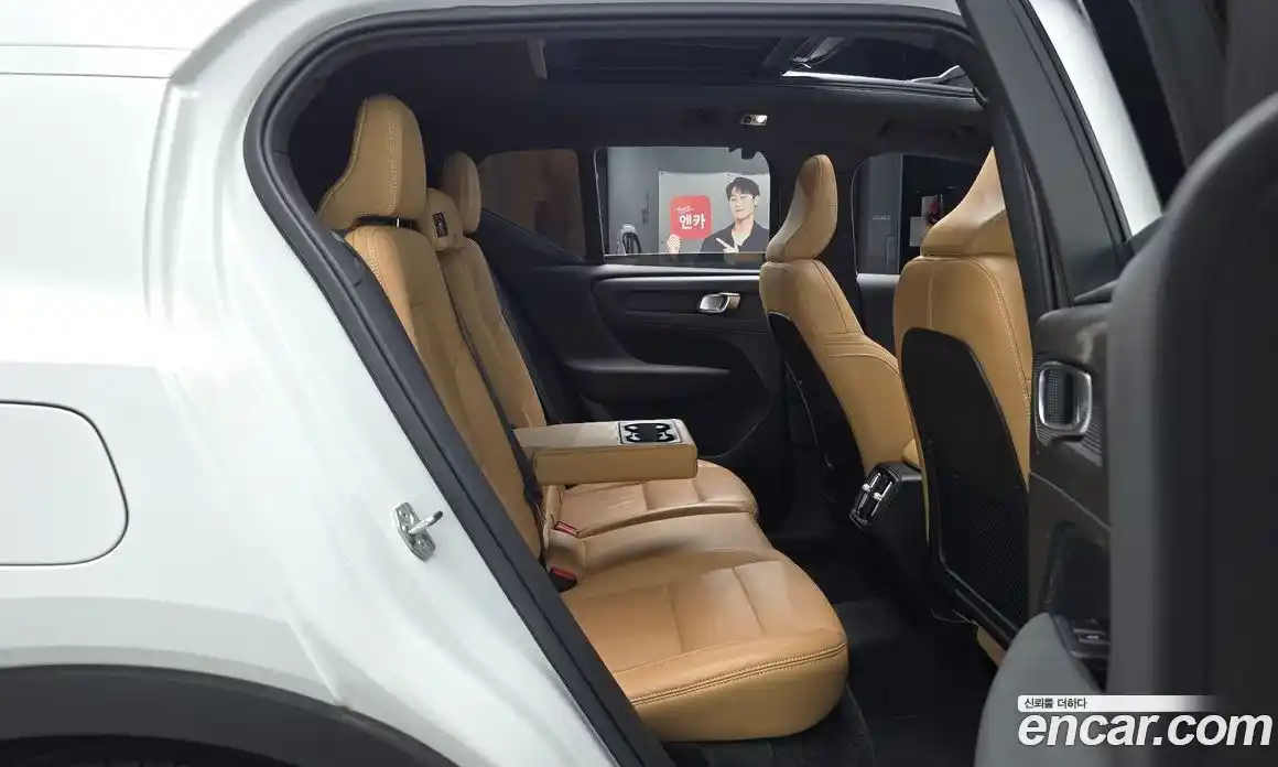 Volvo XC40 2021 2.0 автомат (гидро), фото 17