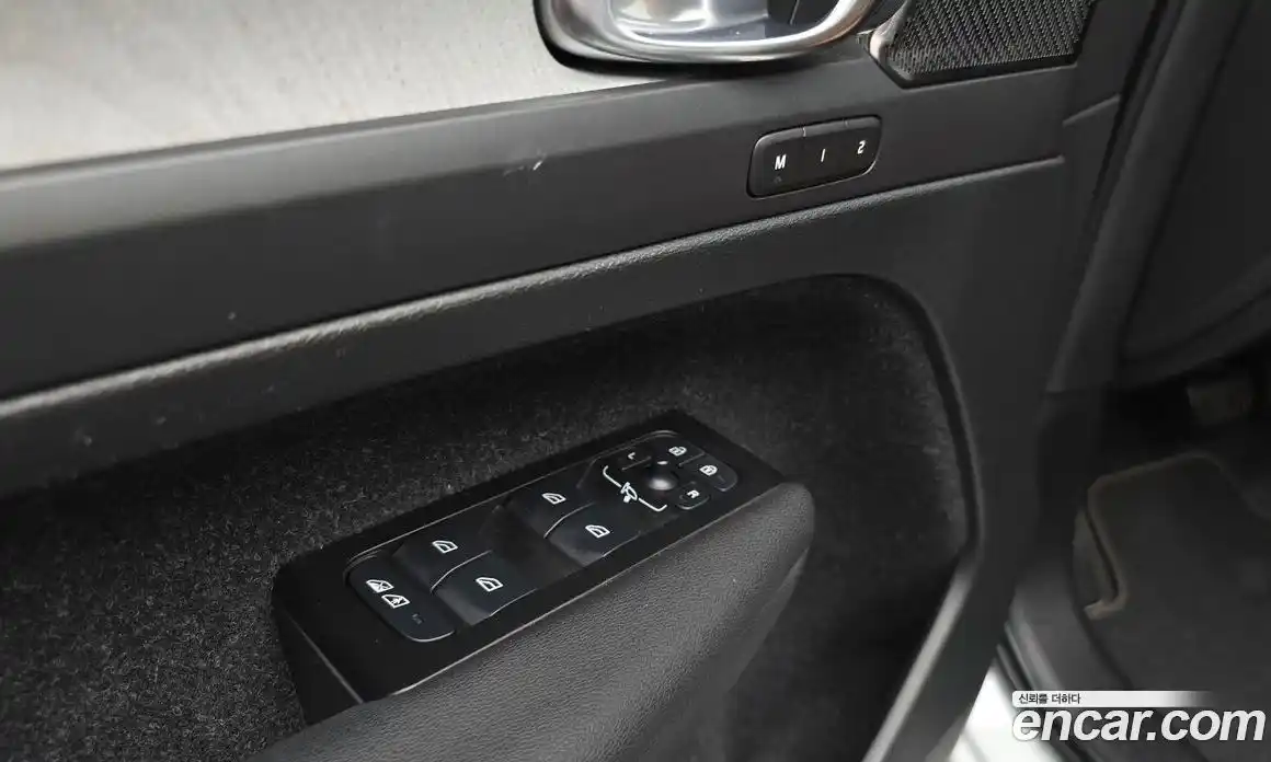 Volvo XC40 2021 2.0 автомат (гидро), фото 30
