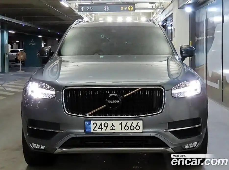 Volvo XC90 2018 2.0 автомат (гидро), фото 2