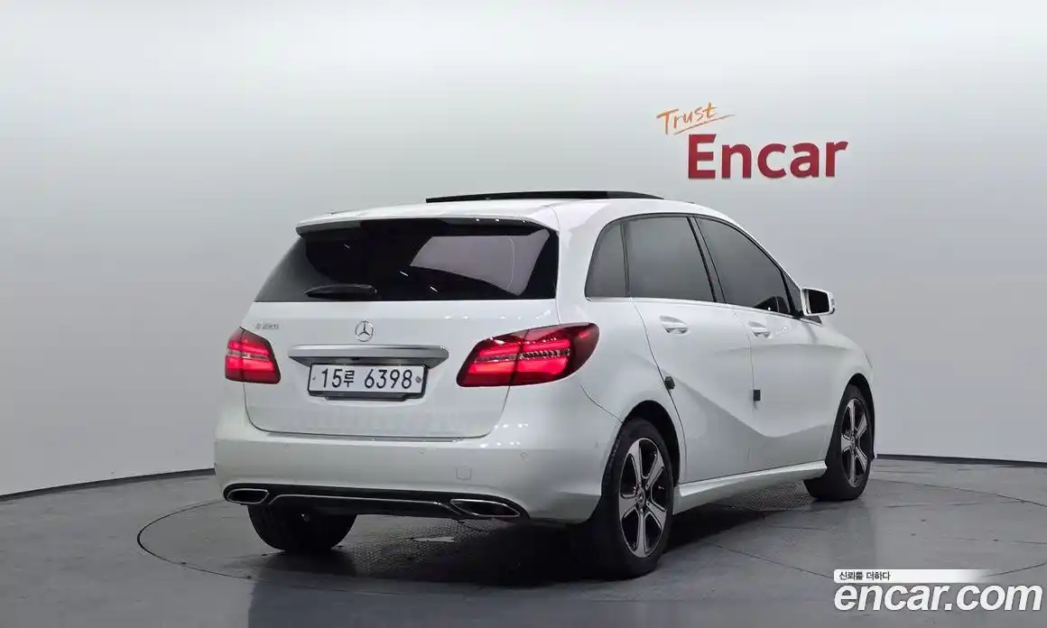 Mercedes-Benz B-Class 2018 2.0 гидро, фото 2