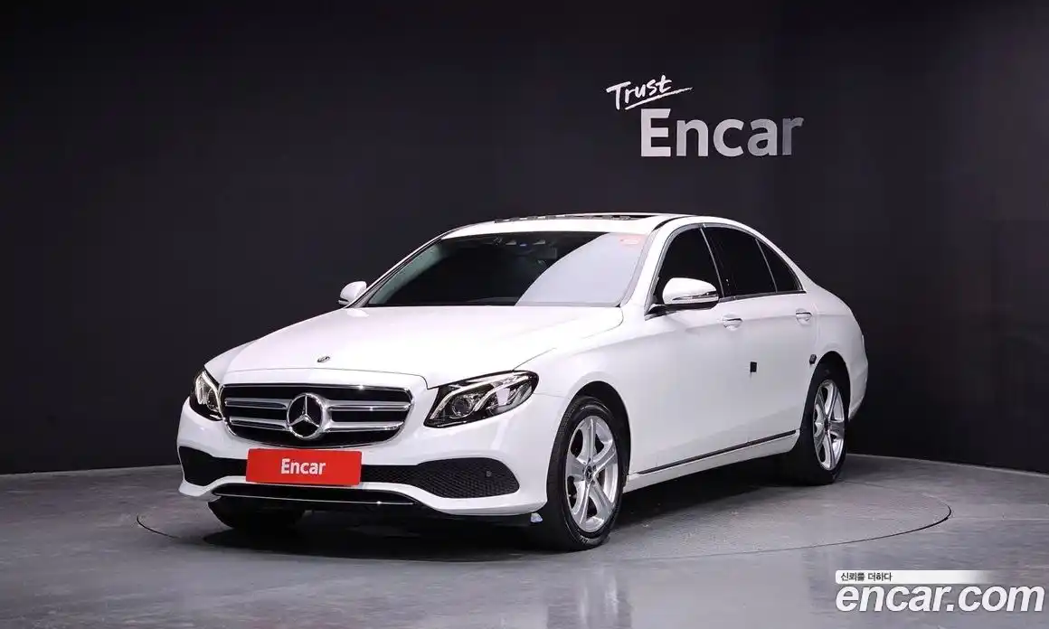 Mercedes-Benz E-Class 2017 1.9 автомат (гидро), фото 1