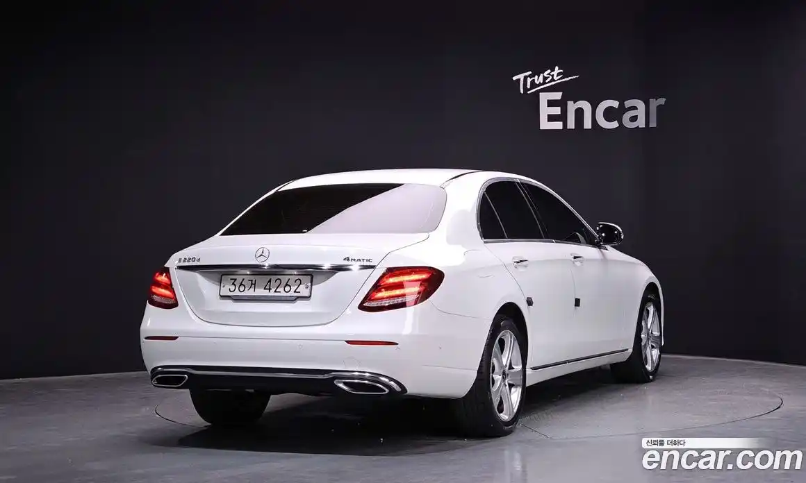 Mercedes-Benz E-Class 2017 1.9 автомат (гидро), фото 2