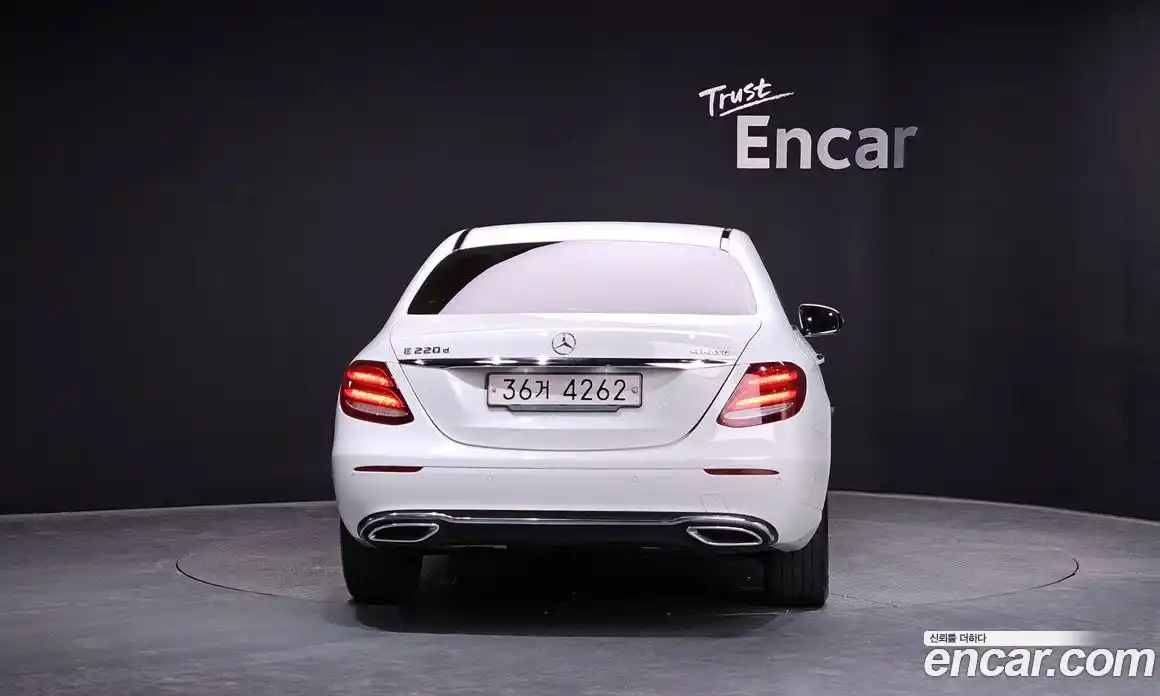Mercedes-Benz E-Class 2017 1.9 автомат (гидро), фото 4