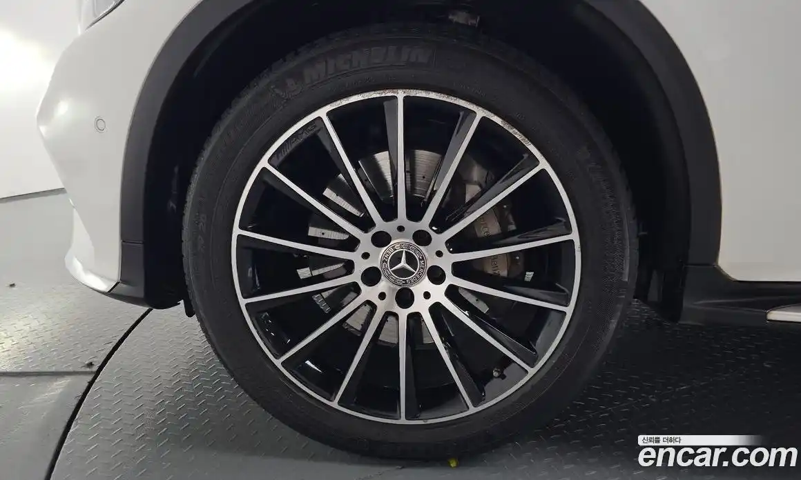 Mercedes-Benz GLC-Class 2017 2.1 гидро, фото 5 Mercedes-Benz GLC-Class 2017 2.1 гидро, фото 5