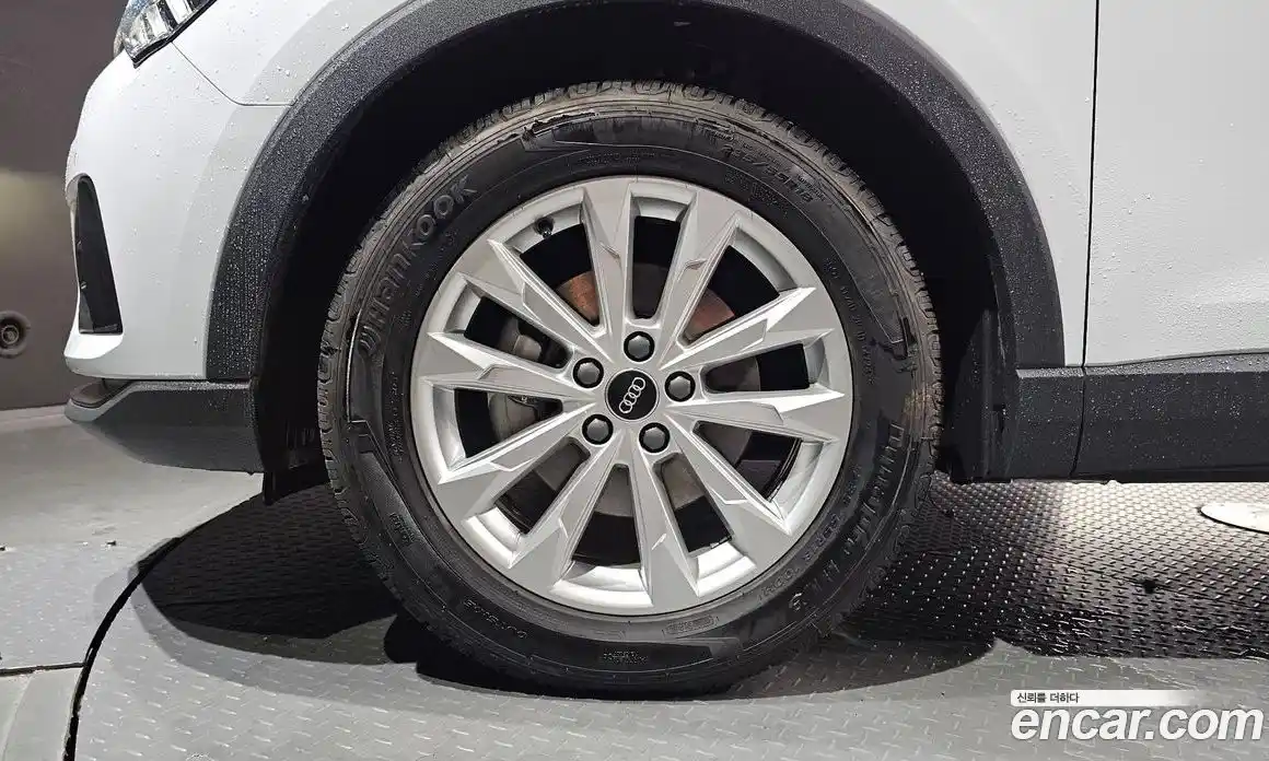 Audi Q3 2022 2.0 автомат (гидро), фото 5