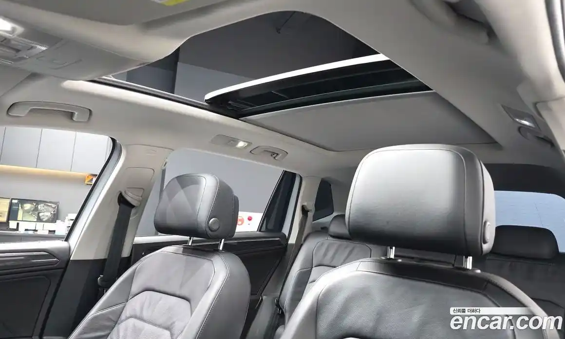 Volkswagen Tiguan 2018 2.0 автомат (гидро), фото 18