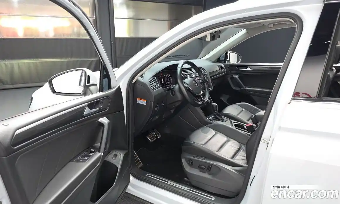 Volkswagen Tiguan 2018 2.0 автомат (гидро), фото 10
