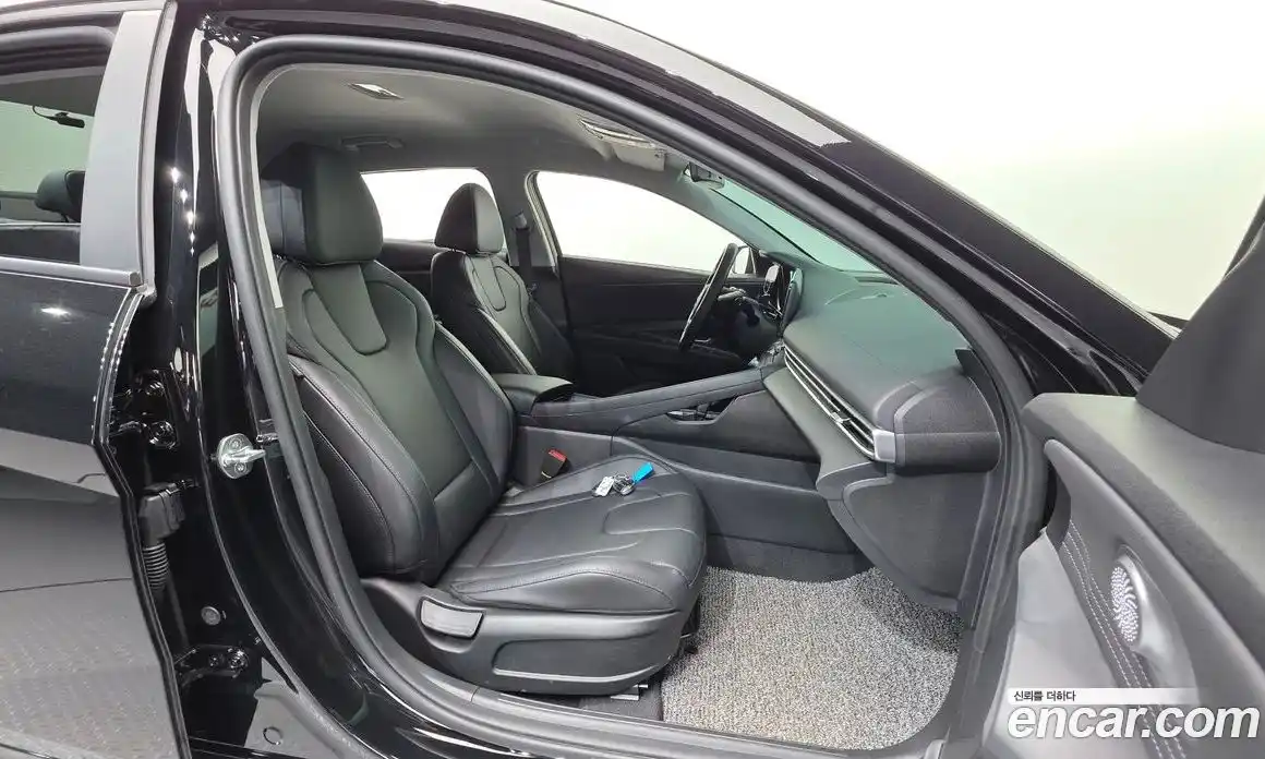 Hyundai Avante 2022 1.6 автомат (гидро), фото 13