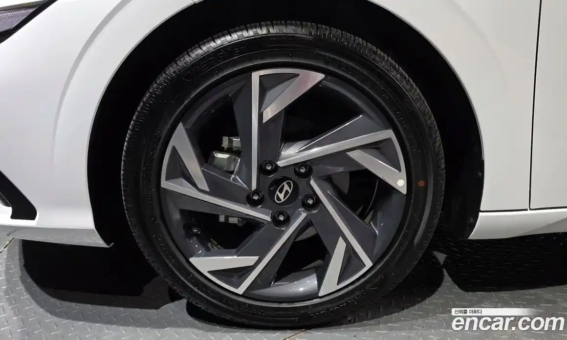 Hyundai Avante 2025 1.6 автомат (гидро), фото 5