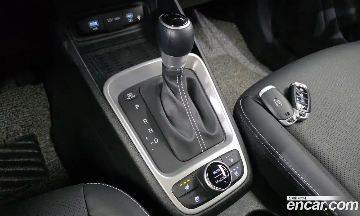 Hyundai Venue 2024 1.6 автомат (гидро), фото 12