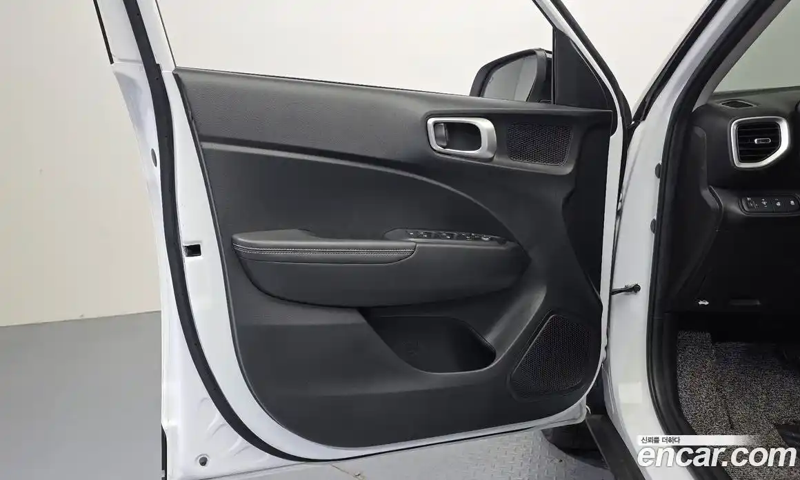 Hyundai Venue 2024 1.6 автомат (гидро), фото 14